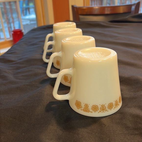 Pyrex Golden Butterfly coffee mugs set of four - Picture 6 of 7